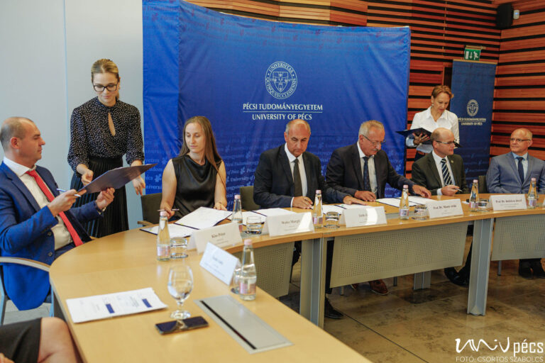 Együttműködési megállapodást kötött egymással a Magyar Klaszterközösség és a Pécsi Tudományegyetem