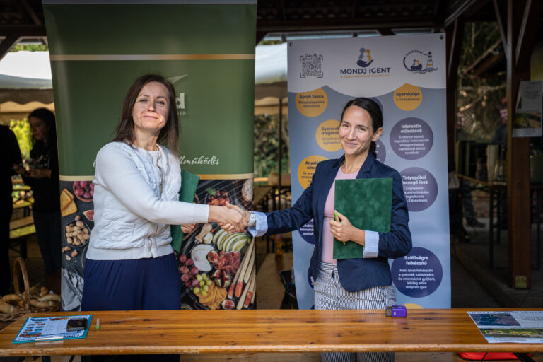 Signing of the cooperation agreement between iFood Cluster and the Mondj Igent A Gyermekkorra! Association in Kaposvár